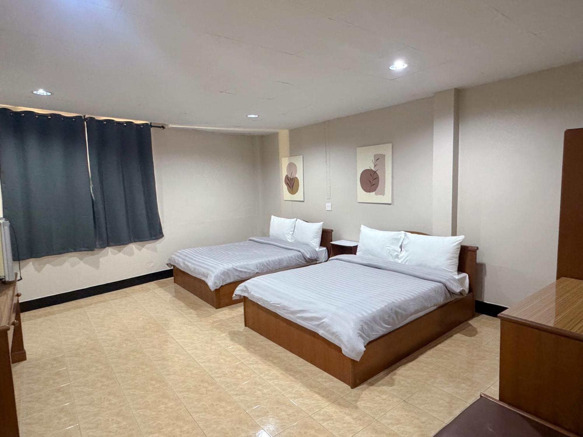 Tokyo Hotel Накхонратчасіма Екстер'єр фото